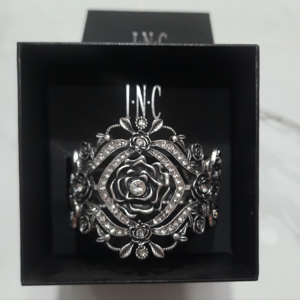 MACY'S INC CUFF BRACELET Victorian Floral Vintage Vibes NEW IN BOX